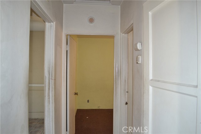 2121 N Pass Avenue, Burbank CA: https://media.crmls.org/medias/9442bcb6-af0d-47a3-9890-16a7c3496f3c.jpg
