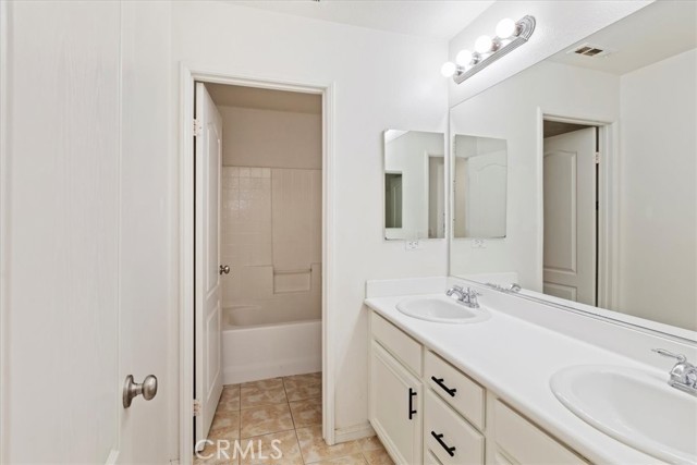 21567 Coral Rock Lane, Wildomar CA: https://media.crmls.org/medias/94431b48-443b-452a-b80b-a43b8b9312be.jpg