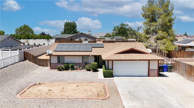 16850 Hidden Creek Drive, Victorville CA: https://media.crmls.org/medias/94440335-af08-4078-b43f-0cef8e785563.jpg