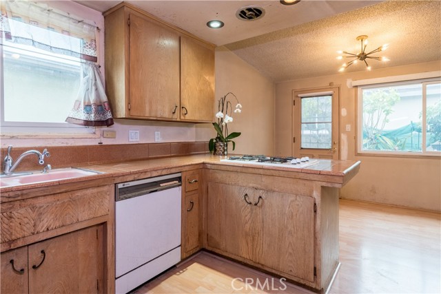 Detail Gallery Image 3 of 24 For 16928 S Raymond Pl, Gardena,  CA 90247 - 3 Beds | 2 Baths