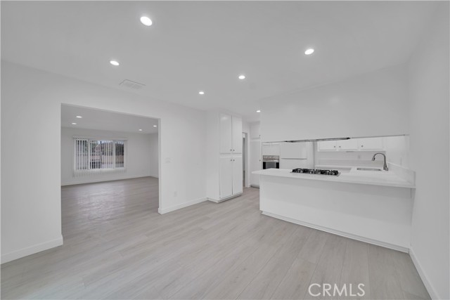 Detail Gallery Image 6 of 51 For 16722 Goldenwest St, Huntington Beach,  CA 92647 - – Beds | – Baths