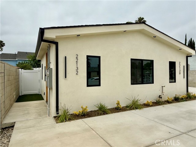 22132 Gault Street, Canoga Park CA: https://media.crmls.org/medias/94458a45-ef12-4633-930d-16d21ac96d76.jpg