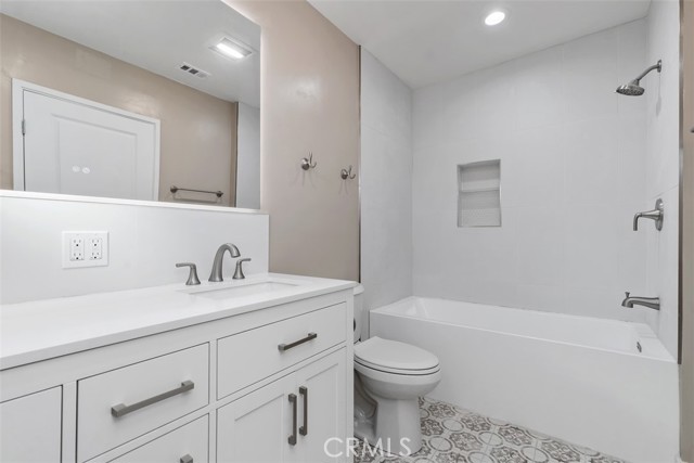 Detail Gallery Image 26 of 38 For 4769 E Malta, Long Beach,  CA 90815 - 3 Beds | 3 Baths