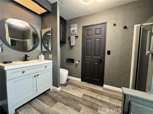23301 Ridge Route Drive, Laguna Hills CA: https://media.crmls.org/medias/94473152-e77c-4d3c-b572-04e1d0596c7c.jpg