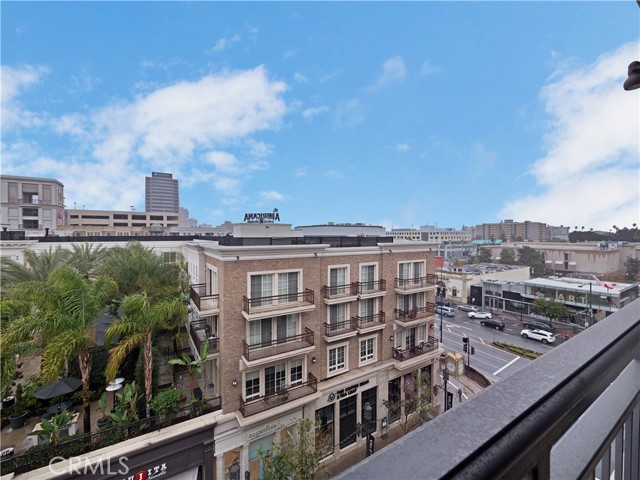 Detail Gallery Image 31 of 41 For 305 Caruso, Glendale,  CA 91210 - 2 Beds | 3 Baths