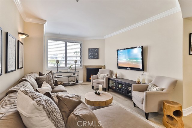 Detail Gallery Image 17 of 49 For 4724 Kester Ave #404,  Sherman Oaks,  CA 91403 - 3 Beds | 2 Baths