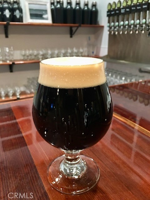 585 E Thompson Boulevard, Ventura CA: https://media.crmls.org/medias/9448ad94-5054-4648-b396-bbe84152af0e.jpg