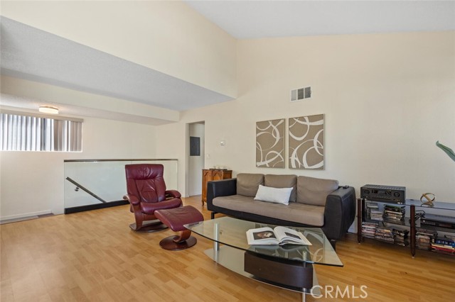 Detail Gallery Image 6 of 24 For 27070 Hidaway Ave #5,  Canyon Country,  CA 91351 - 2 Beds | 1/1 Baths