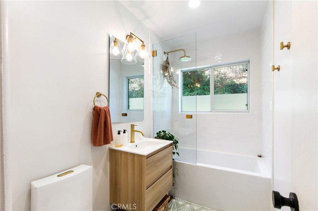 MLS #OC25275964 image #15