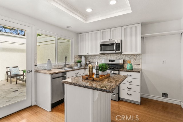 21 Morena, Irvine CA: https://media.crmls.org/medias/944a3cab-9116-4815-9185-9eba05b0fc74.jpg