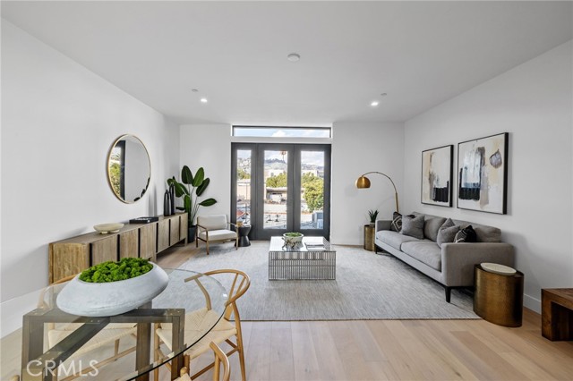 Detail Gallery Image 4 of 24 For 528 N Flores St #102,  West Hollywood,  CA 90048 - 2 Beds | 2/1 Baths