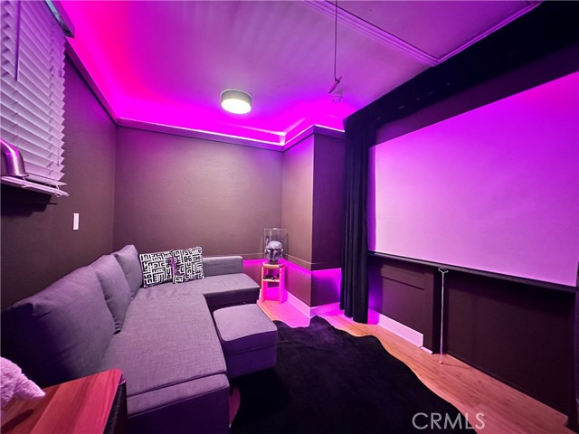 Detail Gallery Image 20 of 36 For 7326 Vanalden, Reseda,  CA 91335 - 3 Beds | 3 Baths