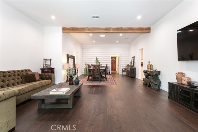 Detail Gallery Image 9 of 29 For 5825 Fulton Ave, Valley Glen,  CA 91401 - 3 Beds | 3 Baths