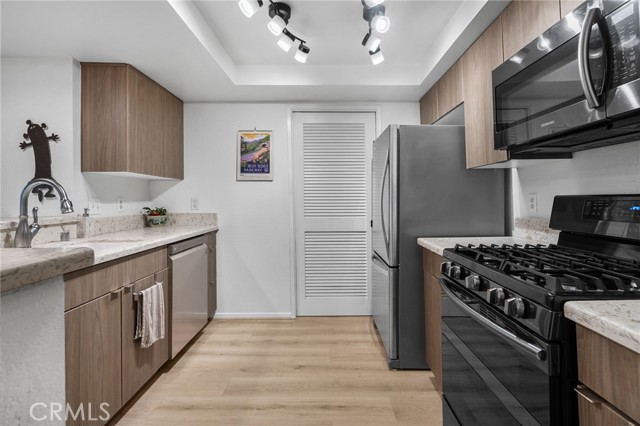 254 E Fern Avenue, Redlands CA: https://media.crmls.org/medias/944b2d90-bf5f-4360-ad23-1399c0a56c03.jpg