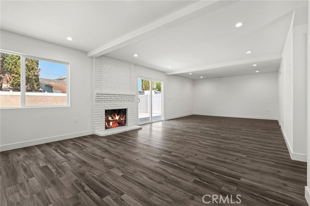 11062 Oneida Avenue, San Fernando CA: https://media.crmls.org/medias/944b3ac9-1ad3-43c9-8a5f-4df43dcebe20.jpg