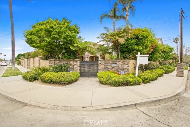 Detail Gallery Image 1 of 29 For 1627 Tustin Ave, Costa Mesa,  CA 92627 - 3 Beds | 2 Baths