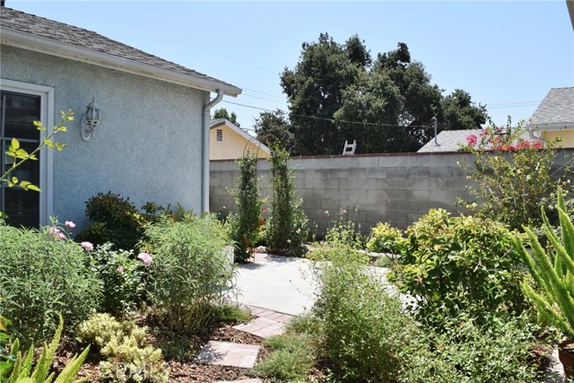 2024 N Kenwood Street, Burbank CA: https://media.crmls.org/medias/944bf8a5-05ab-4fca-9a60-fec6e1246026.jpg