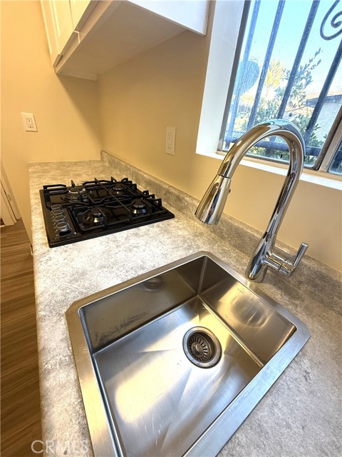 Detail Gallery Image 11 of 13 For 1944 New England St, Los Angeles,  CA 90007 - 2 Beds | 1 Baths