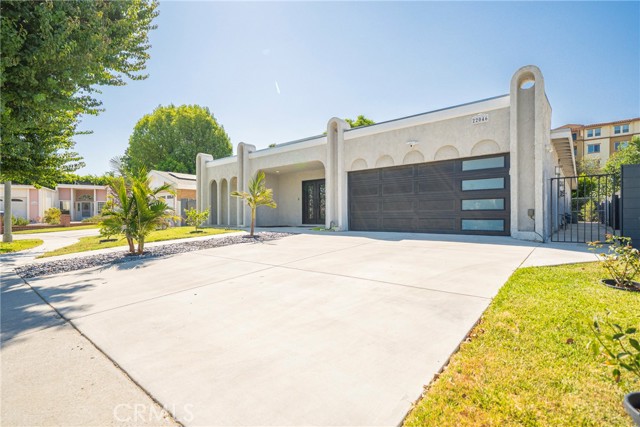 Detail Gallery Image 7 of 57 For 22046 Kinzie St, Chatsworth,  CA 91311 - 3 Beds | 3 Baths