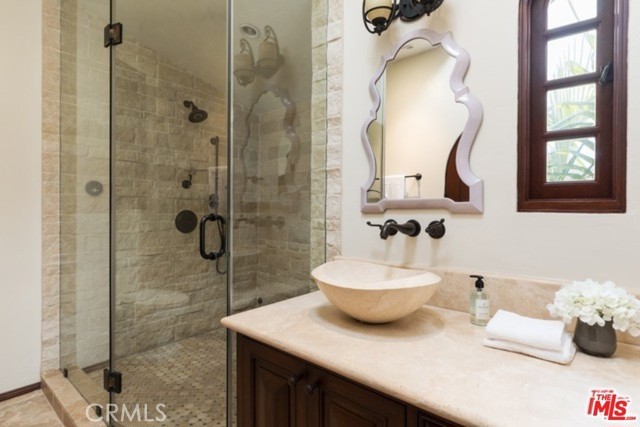 Detail Gallery Image 24 of 29 For 746 Norway Ln, Los Angeles,  CA 90049 - 5 Beds | 6 Baths
