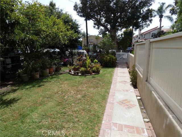 218 Broadway, Redondo Beach, California 90277, ,Residential Income,For Sale,Broadway,SB25042153