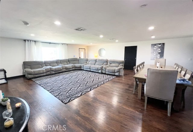 1019 W Arbutus Street, Compton CA: https://media.crmls.org/medias/944f3450-bebd-48ec-b684-a834af130b01.jpg