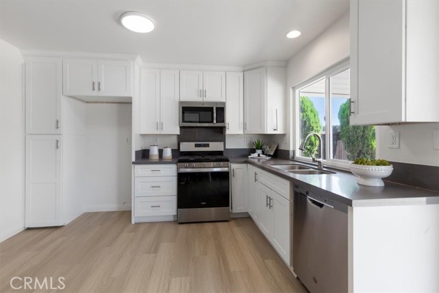 Detail Gallery Image 12 of 34 For 2205 Lake Forest Ct, San Bernardino,  CA 92407 - 3 Beds | 2 Baths