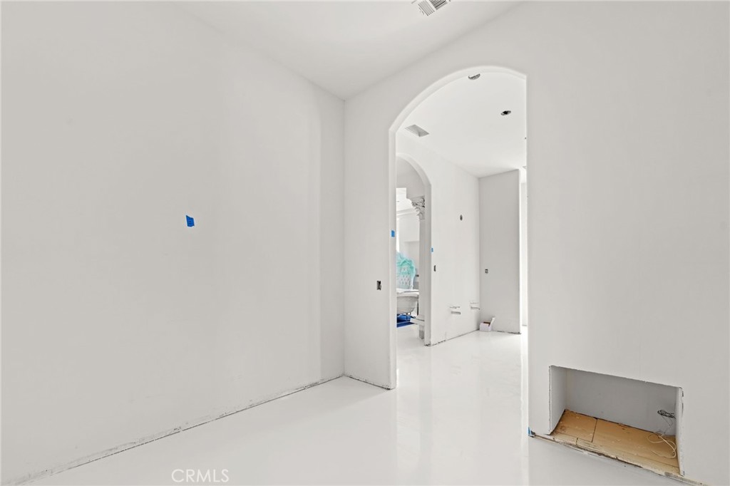 https://media.crmls.org/medias/94524355-eaad-43ac-8f3f-40675b7850e4.jpg?preset=X-Large