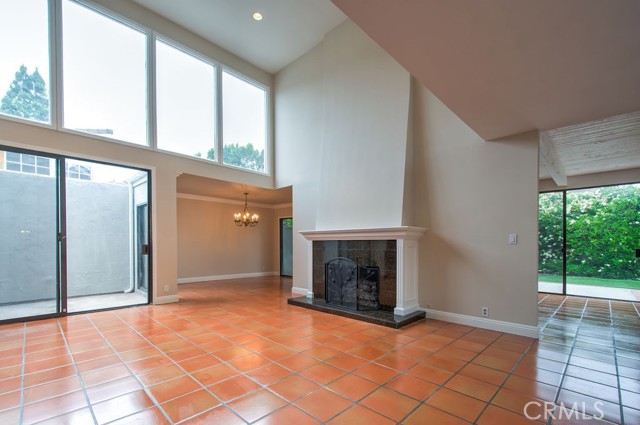 5021 Corkwood Lane, Irvine CA: https://media.crmls.org/medias/94548824-d2d4-4e39-b574-4a85175e4989.jpg
