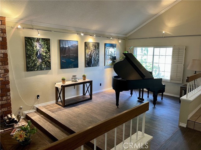 Detail Gallery Image 6 of 59 For 24517 Thistle Ct, Newhall,  CA 91321 - 4 Beds | 3 Baths