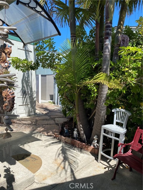 80 Huntington, Huntington Beach CA: https://media.crmls.org/medias/945804c3-5fb2-46e3-b225-1a91fdf25cbd.jpg