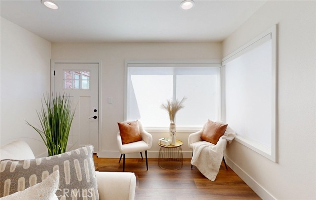 Detail Gallery Image 4 of 16 For 5672 Pepperwood, Lakewood,  CA 90712 - 4 Beds | 3 Baths