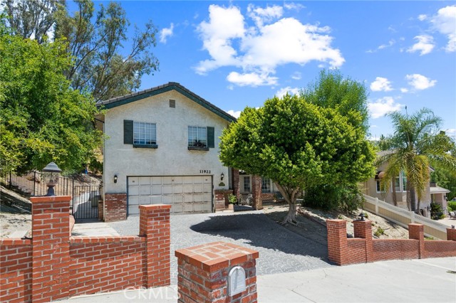Detail Gallery Image 2 of 15 For 11922 Louise Ave, Granada Hills,  CA 91344 - 4 Beds | 3 Baths