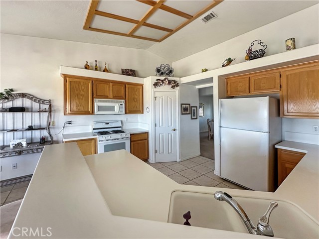 9928 Desmond Drive, Oak Hills CA: https://media.crmls.org/medias/94592dcd-3500-4997-8a0a-1d8bc81004cb.jpg