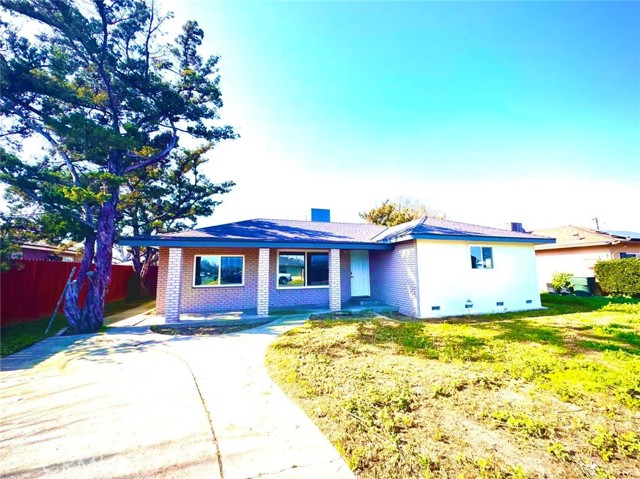 Detail Gallery Image 2 of 14 For 2002 N Woodridge, Hanford,  CA 93230 - 3 Beds | 1 Baths