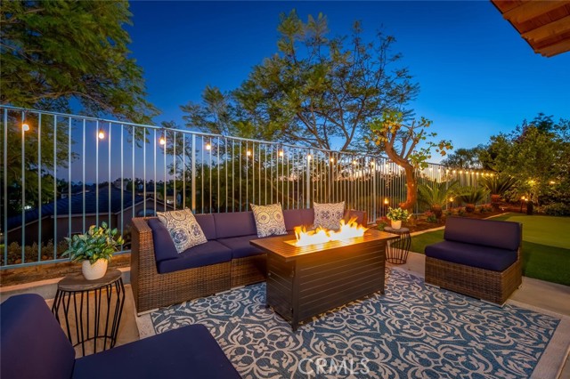 6 Las Plumas, Rancho Santa Margarita CA: https://media.crmls.org/medias/945abe42-5f18-46ab-8ce9-2ac46addc619.jpg