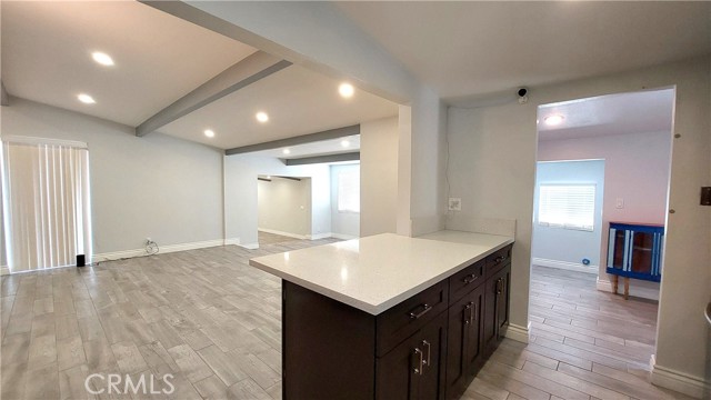 Detail Gallery Image 11 of 22 For 8649 Cantaloupe Ave, Panorama City,  CA 91402 - 3 Beds | 3 Baths