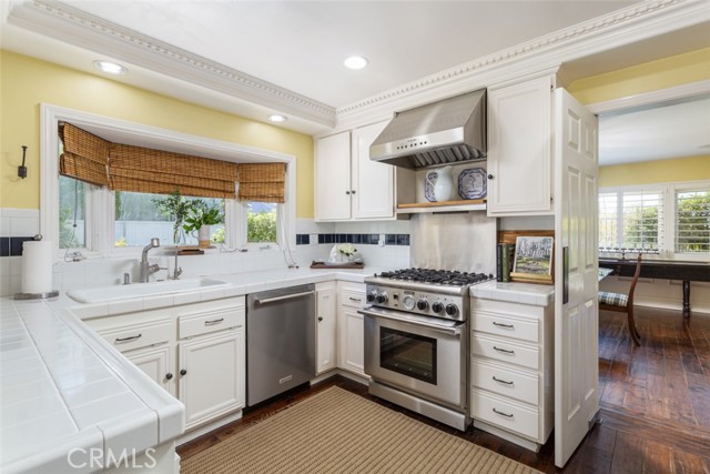 Detail Gallery Image 11 of 43 For 2107 Arbutus St, Newport Beach,  CA 92660 - 4 Beds | 2/1 Baths