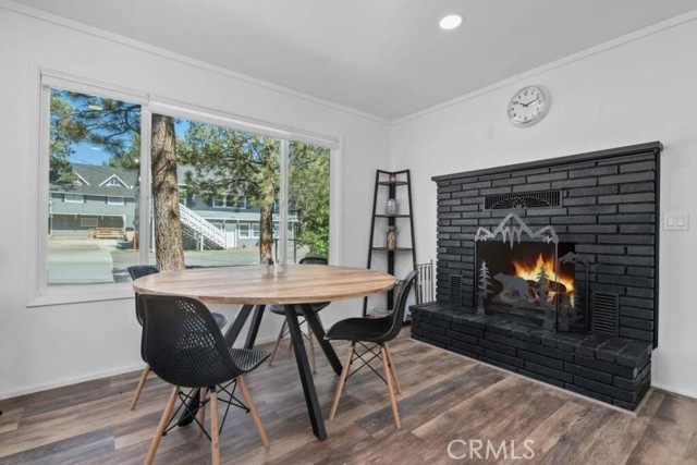 560 Edgemoor, Big Bear Lake CA: https://media.crmls.org/medias/945ba71a-e051-4770-98ae-0a6e39761039.jpg
