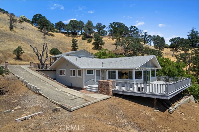 13041 San Joaquin Avenue, Clearlake CA: https://media.crmls.org/medias/945bada1-e258-4ad9-8fcf-e30165107193.jpg