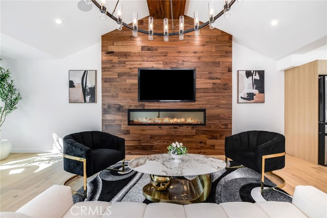 Detail Gallery Image 7 of 45 For 5652 Lemp Ave, North Hollywood,  CA 91601 - 5 Beds | 4 Baths