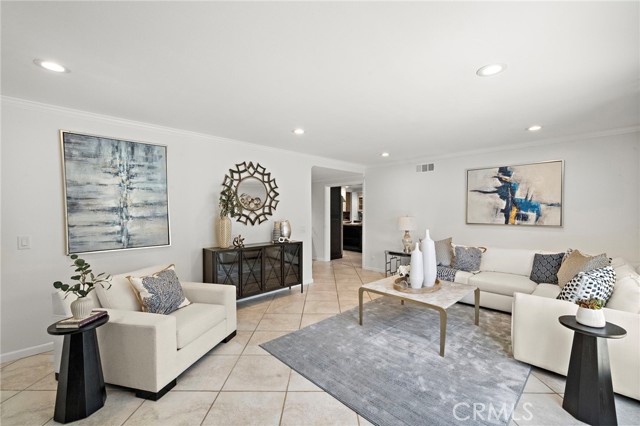 9168 El Azul Circle, Fountain Valley CA: https://media.crmls.org/medias/945eb091-f6cf-4953-9bb0-b90d958265ac.jpg