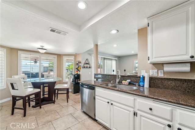 3622 Broken Twig Drive, Norco CA: https://media.crmls.org/medias/945eb2d9-0a82-4eee-8873-bf8379b3115a.jpg