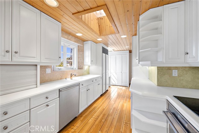 Detail Gallery Image 5 of 28 For 508 Seaview, Laguna Beach,  CA 92651 - 4 Beds | 3 Baths