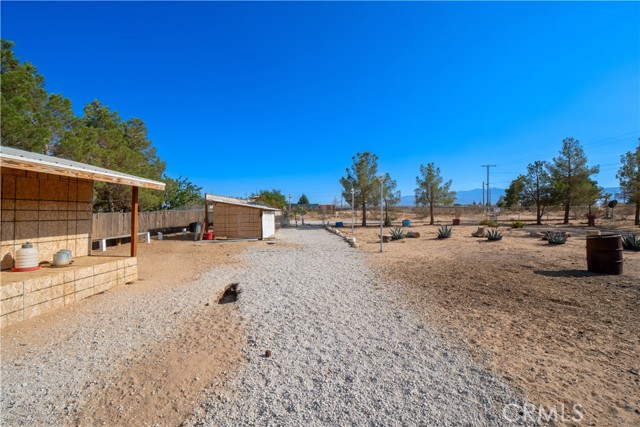 14221 Tumbleweed Road, Phelan CA: https://media.crmls.org/medias/945ef478-708a-4b90-90da-6fbc44ba23c1.jpg