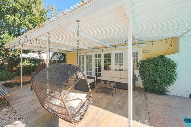 6045 Sausalito Avenue, Woodland Hills CA: https://media.crmls.org/medias/945efaa2-ff16-4bb9-9f34-23a4a0320de1.jpg