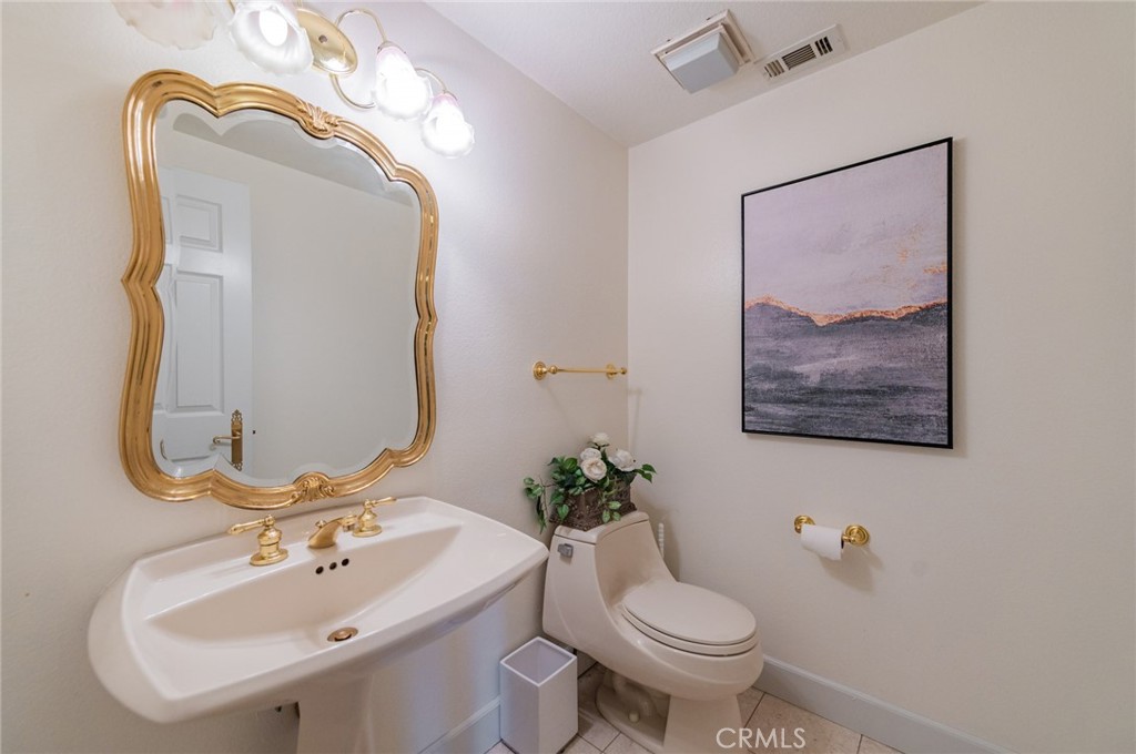 https://media.crmls.org/medias/945f0cc0-3f39-49b4-a1e8-3c9003a6389b.jpg?preset=X-Large