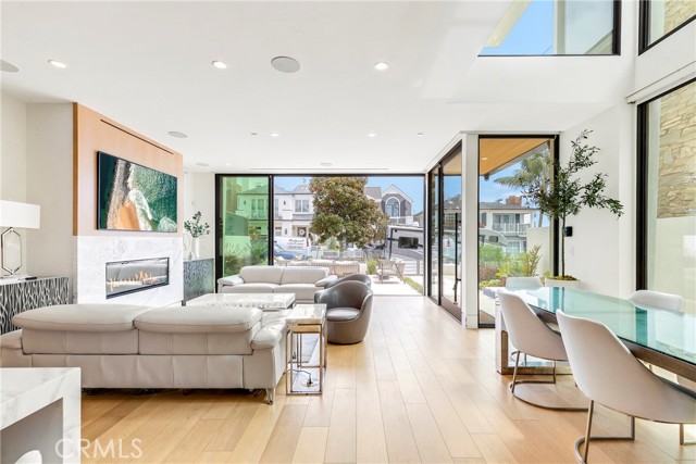 Detail Gallery Image 17 of 61 For 221 Heliotrope Ave, Corona Del Mar,  CA 92625 - 4 Beds | 5/1 Baths