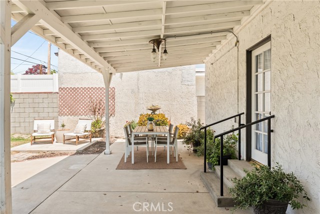 933 N Lincoln Street, Burbank CA: https://media.crmls.org/medias/945febee-902d-4202-bd01-7cfd28a7d671.jpg