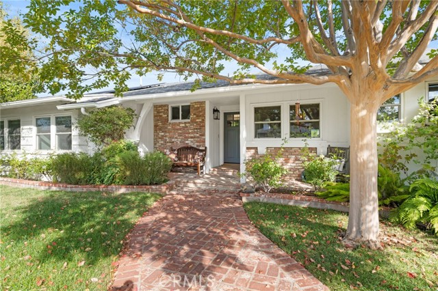 Detail Gallery Image 2 of 30 For 23843 Crosson Dr, Woodland Hills,  CA 91367 - 3 Beds | 2/1 Baths